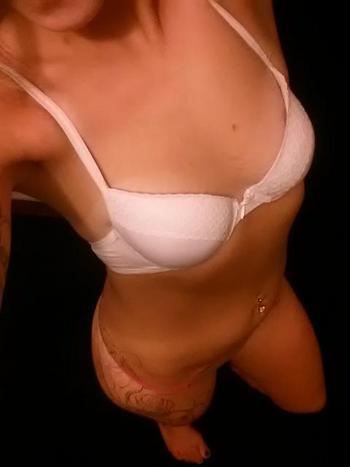 , 22  female escort, Spokane