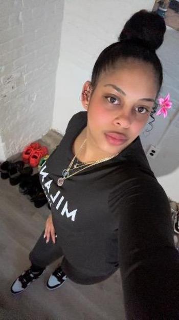 Rina, 26  female escort, Spokane